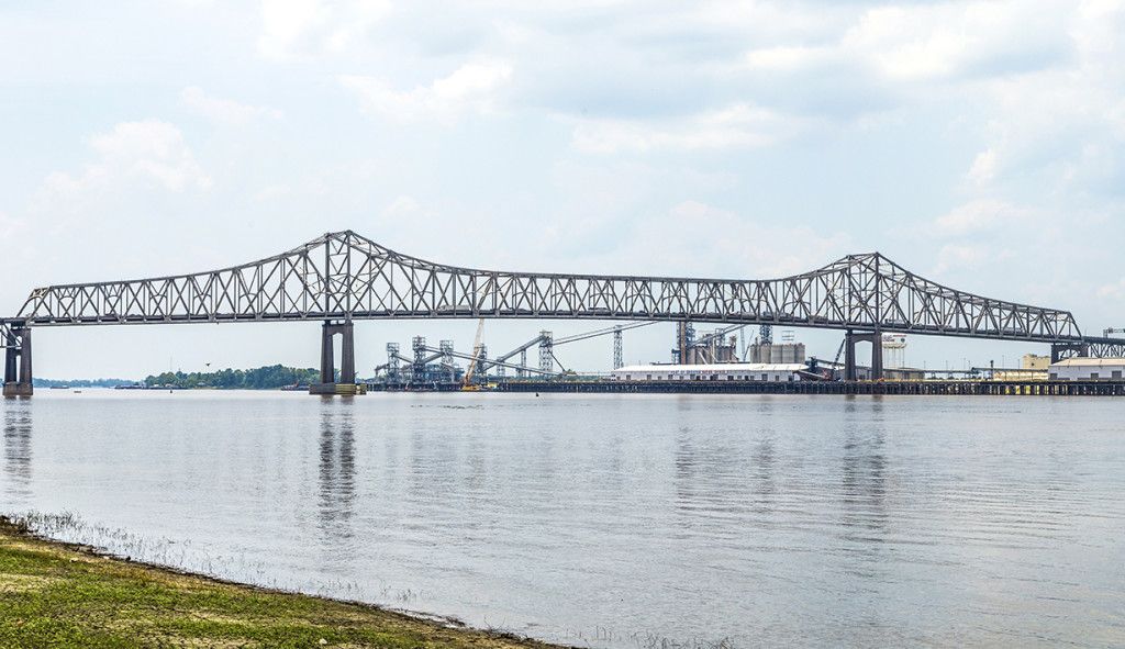 How would a new Mississippi River bridge in Iberville change