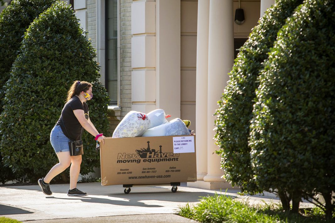 LSU-Student Moves into Laville Hall