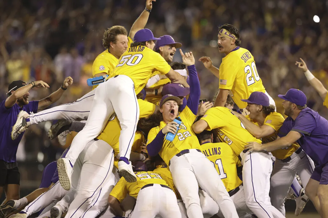 APTOPIX CWS Finals Baseball