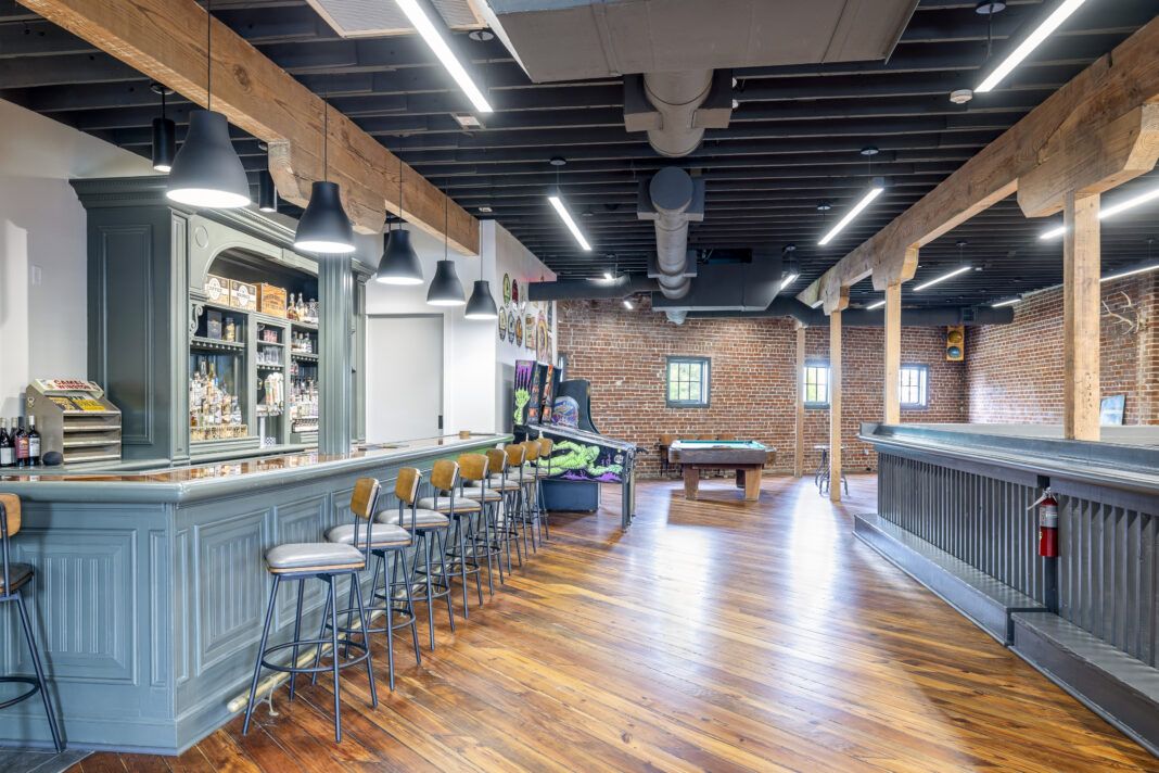 Tilt in the Spanish Moon